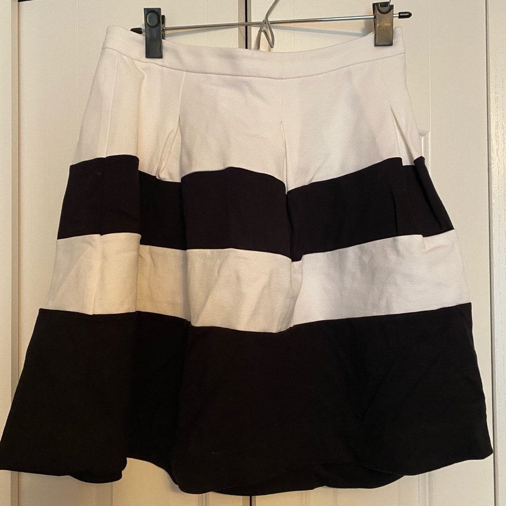 Express whit/black striped skirt